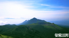 新闻特写：绿色“峰”碑