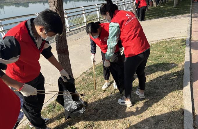 迎宾北路街道：开展巡河护河志愿服务活动